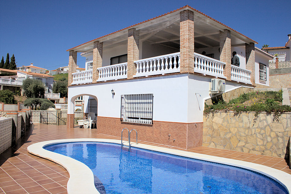 Chalet independiente en alquiler en Benajarafe